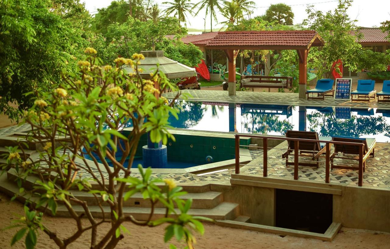 Horizon Kitesurfing Beach Resort Kalpitiya Exterior photo